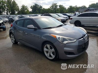 Czwarte zdjęcie samochodu z boku: 2014 HYUNDAI VELOSTER BASE VIN:KMHTC6AD7EU194644 - miniatura