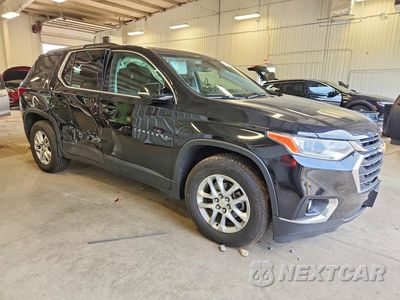Czwarte zdjęcie samochodu z boku: 2018 CHEVROLET TRAVERSE LT VIN:1GNEVGKW8JJ190621 - miniatura