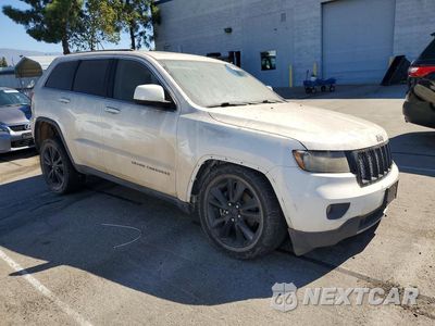 Czwarte zdjęcie samochodu z boku: 2012 JEEP GRAND CHEROKEE LAREDO VIN:1C4RJFAG5CC353811 - miniatura