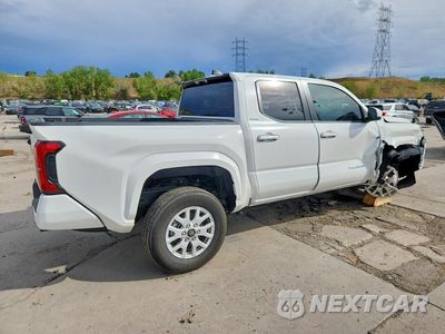 Trzecie zdjęcie samochodu z tyłu: 2026 TOYOTA TACOMA SR5 VIN:3TMLB5JN6TM256448 - miniatura