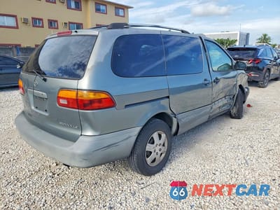 Trzecie zdjęcie samochodu z tyłu: 1999 TOYOTA SIENNA LE VIN:4T3ZF13CXXU123571 - miniatura