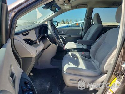 Zdjęcie 7 z 14 samochodu: 2019 TOYOTA SIENNA LE VIN:5TDKZ3DC2KS990475 - miniatura