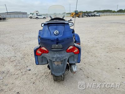 Czwarte zdjęcie samochodu z boku: 2010 CAN-AM SPYDER ROADSTER RT VIN:2BXJBKC18AV000728 - miniatura