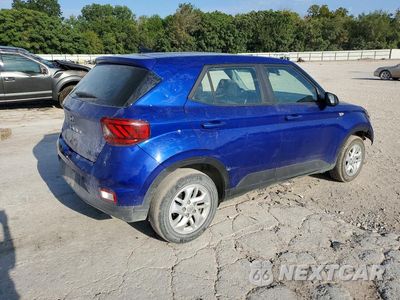 Trzecie zdjęcie samochodu z tyłu: 2021 HYUNDAI VENUE SE VIN:KMHRB8A35MU066272 - miniatura