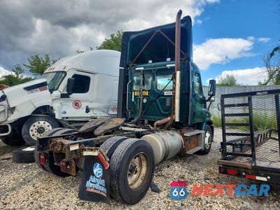 Trzecie zdjęcie samochodu z tyłu: 2016 FREIGHTLINER CASCADIA 113 VIN:3AKBGADV1GDHE0214 - miniatura