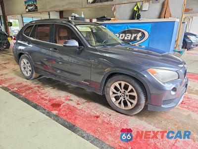 Czwarte zdjęcie samochodu z boku: 2013 BMW X1 XDRIVE28I VIN:WBAVL1C54DVR83099 - miniatura