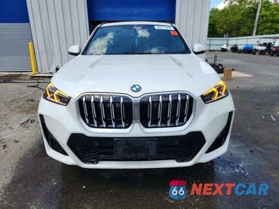 Piąte zdjęcie samochodu w środku: 2025 BMW X1 XDRIVE28I VIN:WBX73EF01S5223876 - miniatura