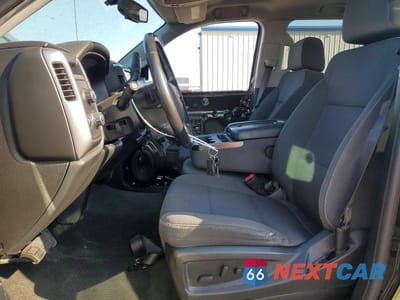 Zdjęcie 7 z 12 samochodu: 2018 CHEVROLET SILVERADO K1500 LT VIN:1GCUKREC8JF207804 - miniatura