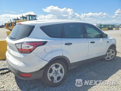 Trzecie zdjęcie samochodu z tyłu: 2018 FORD ESCAPE S VIN:1FMCU0F74JUA84769 - miniatura