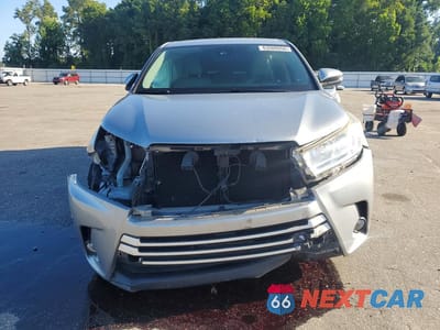 Piąte zdjęcie samochodu w środku: 2017 TOYOTA HIGHLANDER LE PLUS VIN:5TDZZRFH1HS230993 - miniatura
