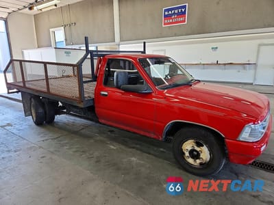 Czwarte zdjęcie samochodu z boku: 1989 TOYOTA PICKUP CAB CHASSIS SUPER LONG WHEELBA VIN:JT5VN94T4K0005846 - miniatura