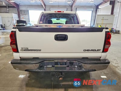 Zdjęcie 6 z 12 samochodu: 2005 CHEVROLET SILVERADO K1500 VIN:2GCEK13T451342896 - miniatura