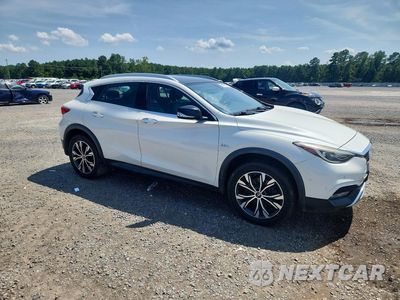 Czwarte zdjęcie samochodu z boku: 2018 INFINITI QX30 PREMIUM VIN:SJKCH5CR2JA041770 - miniatura