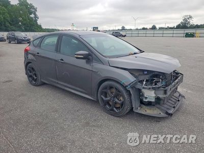 Czwarte zdjęcie samochodu z boku: 2016 FORD FOCUS ST VIN:1FADP3L95GL350506 - miniatura