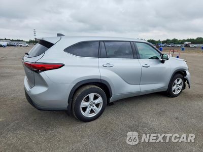 Trzecie zdjęcie samochodu z tyłu: 2022 TOYOTA HIGHLANDER HYBRID LE VIN:5TDBBRCH8NS559812 - miniatura