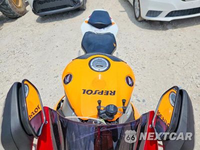 Piąte zdjęcie samochodu w środku: 2015 HONDA CBR1000 RR VIN:JH2SC594XFK700132 - miniatura