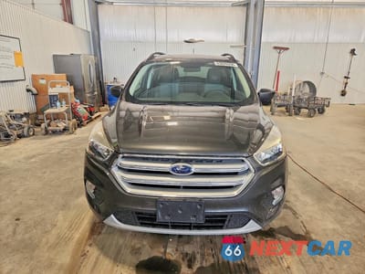 Piąte zdjęcie samochodu w środku: 2018 FORD ESCAPE SE VIN:1FMCU9GD4JUB43196 - miniatura