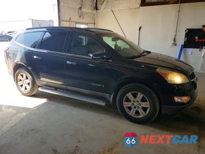 Czwarte zdjęcie samochodu z boku: 2009 CHEVROLET TRAVERSE LT VIN:1GNER23D19S164095 - miniatura