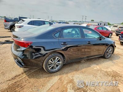 Trzecie zdjęcie samochodu z tyłu: 2023 KIA FORTE LXS VIN:3KPF24AD8PE607939 - miniatura