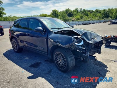 Czwarte zdjęcie samochodu z boku: 2018 PORSCHE CAYENNE VIN:WP1AA2A21JKA06701 - miniatura