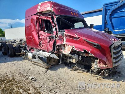 Czwarte zdjęcie samochodu z boku: 2022 FREIGHTLINER CASCADIA 126 SEMI TRUCK VIN:1FUJHHDV8NLNA8308 - miniatura