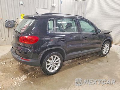 Trzecie zdjęcie samochodu z tyłu: 2018 VOLKSWAGEN TIGUAN LIMITED VIN:WVGBV7AX5JK003038 - miniatura