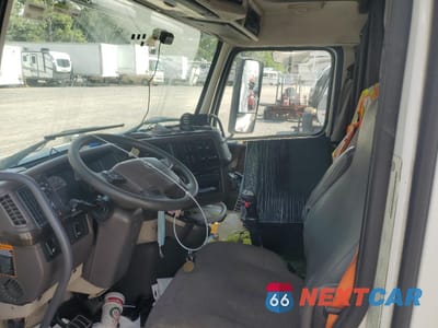 Piąte zdjęcie samochodu w środku: 2013 VOLVO VN VNL VIN:4V4NC9TJ1DN134308 - miniatura