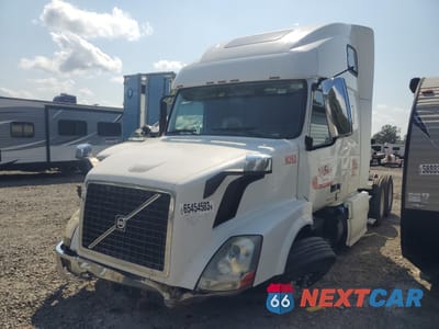 Drugie zdjęcie samochodu z przodu: 2013 VOLVO VN VNL VIN:4V4NC9TJ1DN134308 - miniatura