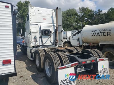 Trzecie zdjęcie samochodu z tyłu: 2013 VOLVO VN VNL VIN:4V4NC9TJ1DN134308 - miniatura