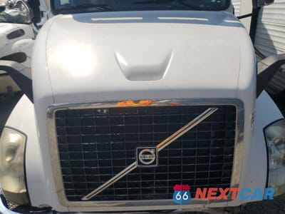 Zdjęcie 7 z 10 samochodu: 2013 VOLVO VN VNL VIN:4V4NC9TJ1DN134308 - miniatura