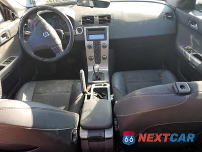 Zdjęcie 8 z 12 samochodu: 2010 VOLVO V50 2.4I VIN:YV1382MWXA2532713 - miniatura