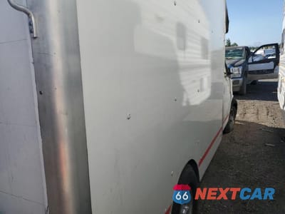 Czwarte zdjęcie samochodu z boku: 2022 GMC SAVANA CUTAWAY G3500 VIN:1GD07RF72N1139354 - miniatura
