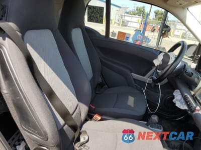 Zdjęcie 11 z 14 samochodu: 2013 SMART FORTWO PURE VIN:WMEEJ3BA7DK630989 - miniatura