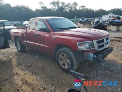 Czwarte zdjęcie samochodu z boku: 2010 DODGE DAKOTA SXT VIN:1D7CW3BP5AS178389 - miniatura