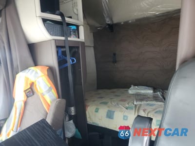 Zdjęcie 6 z 10 samochodu: 2013 VOLVO VN VNL VIN:4V4NC9TJ1DN134308 - miniatura