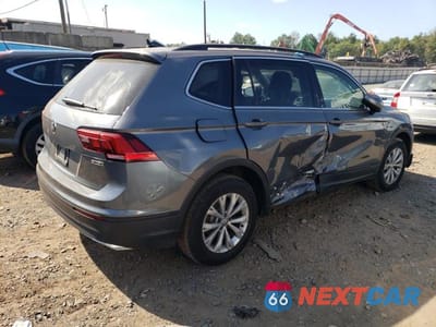 Trzecie zdjęcie samochodu z tyłu: 2019 VOLKSWAGEN TIGUAN SE VIN:3VV2B7AX7KM090837 - miniatura