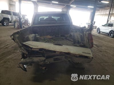 Zdjęcie 6 z 12 samochodu: 2005 GMC NEW SIERRA K1500 VIN:2GTEK13T951216033 - miniatura