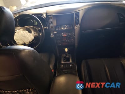 Zdjęcie 8 z 12 samochodu: 2015 INFINITI QX70 VIN:JN8CS1MW1FM482477 - miniatura