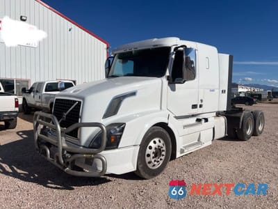 Drugie zdjęcie samochodu z przodu: 2018 VOLVO VN VNL VIN:4V4NC9TH5JN887087 - miniatura