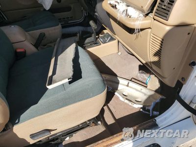 Zdjęcie 13 z 14 samochodu: 2000 JEEP WRANGLER / TJ SAHARA VIN:1J4FA59SXYP764539 - miniatura
