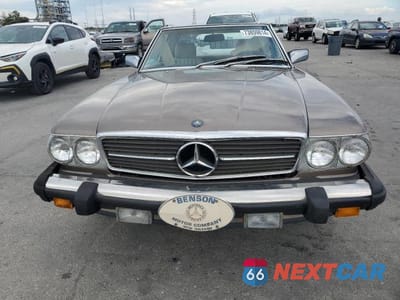 Piąte zdjęcie samochodu w środku: 1987 MERCEDES-BENZ 560 VIN:WDBBA48D1HA064475 - miniatura