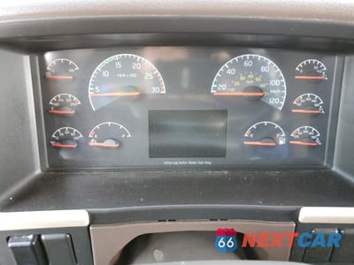 Zdjęcie 8 z 10 samochodu: 2015 VOLVO VN VNL VIN:4V4NC9EH5FN918262 - miniatura