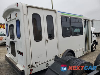 Trzecie zdjęcie samochodu z tyłu: 2017 FORD ECONOLINE E350 SUPER DUTY CUTAWAY VAN VIN:1FDEE3FS1HDC22113 - miniatura
