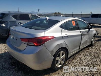 Czwarte zdjęcie samochodu z boku: 2013 HYUNDAI ELANTRA GLS VIN:KMHDH4AE3DU567602 - miniatura