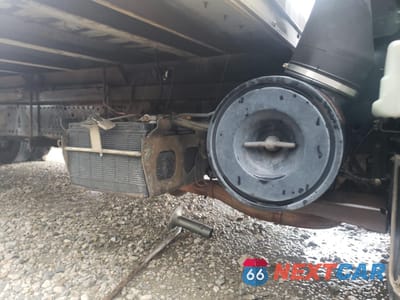 Zdjęcie 9 z 10 samochodu: 2006 ISUZU NPR VIN:4KLC4B1U86J804130 - miniatura