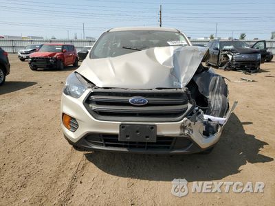 Piąte zdjęcie samochodu w środku: 2018 FORD ESCAPE S VIN:1FMCU0F71JUC76456 - miniatura