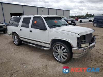 Czwarte zdjęcie samochodu z boku: 1996 CHEVROLET SUBURBAN C1500 VIN:3GNEC16R2TG153351 - miniatura