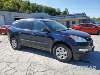 Czwarte zdjęcie samochodu z boku: 2011 CHEVROLET TRAVERSE LS VIN:1GNKVEED6BJ327364 - miniatura