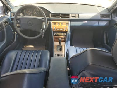 Zdjęcie 8 z 12 samochodu: 1987 MERCEDES-BENZ 300 E VIN:WDBEA30D4HA553388 - miniatura