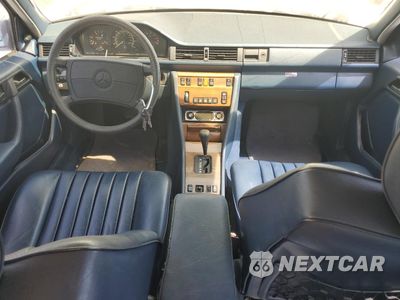 Zdjęcie 8 z 12 samochodu: 1987 MERCEDES-BENZ 300 E VIN:WDBEA30D4HA553388 - miniatura